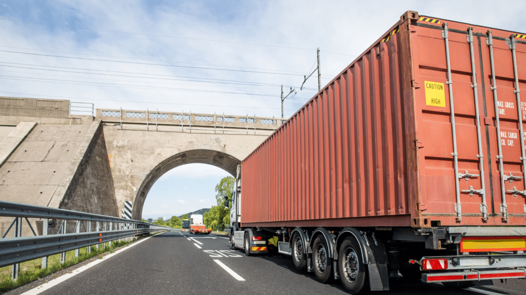 closed truck transport
